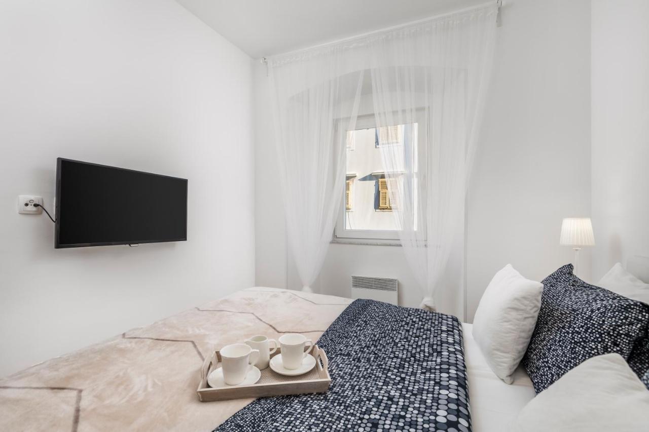 Apartment Gold River Rijeka Buitenkant foto